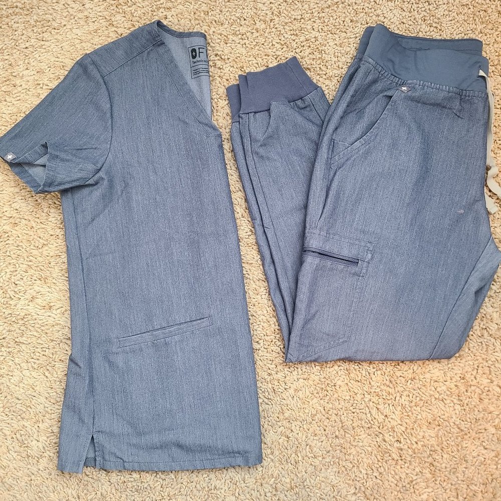 Figs Heathered Slate Blue Scrub Top & Jogger Set - Blue
